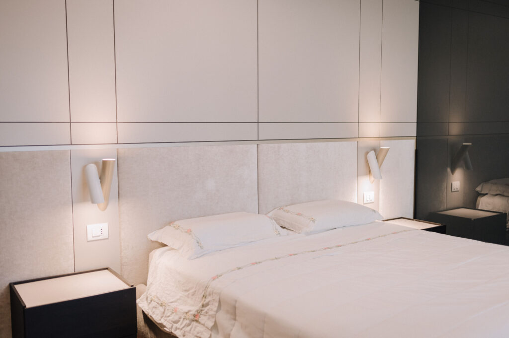 Camera da letto con arredamento su misura