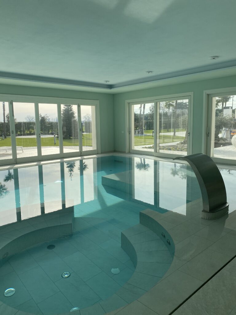 Area wellness con piscina coperta, Villa SG